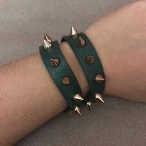 2 in 1.. Chocker and bracelet wrap